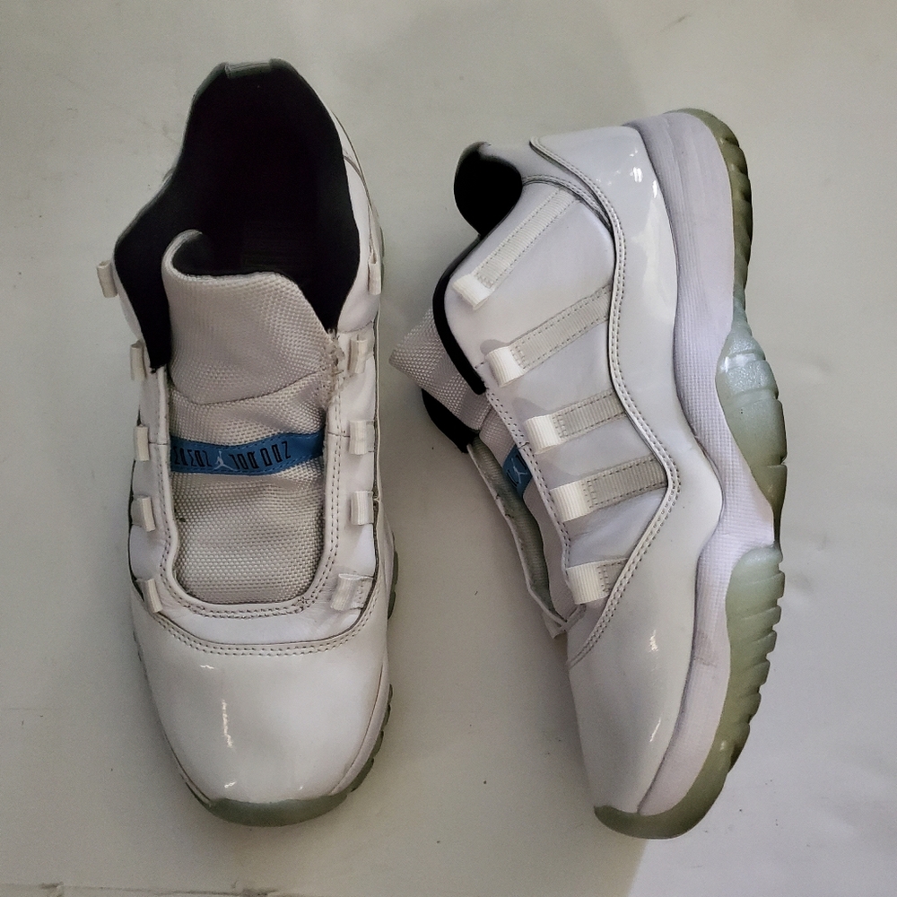 NIKE AIR JORDAN size 9 retro II Low